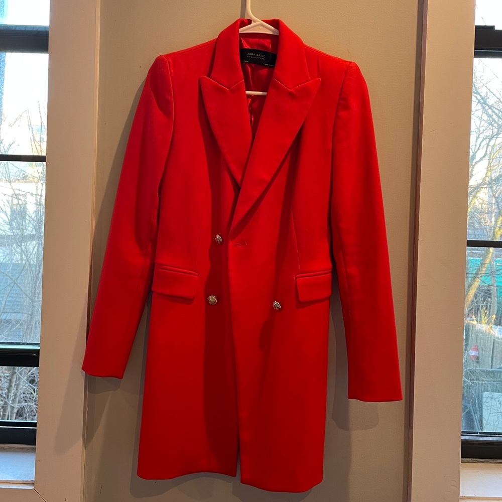 Elegant red ZARA coat 🧥 size: XS